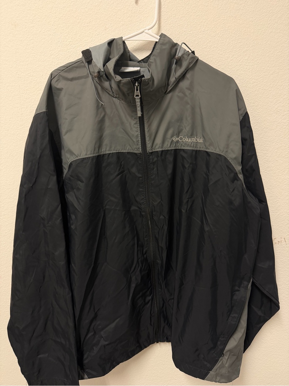 Columbia Men's Black and Gray Packable Windbreaker Jacket